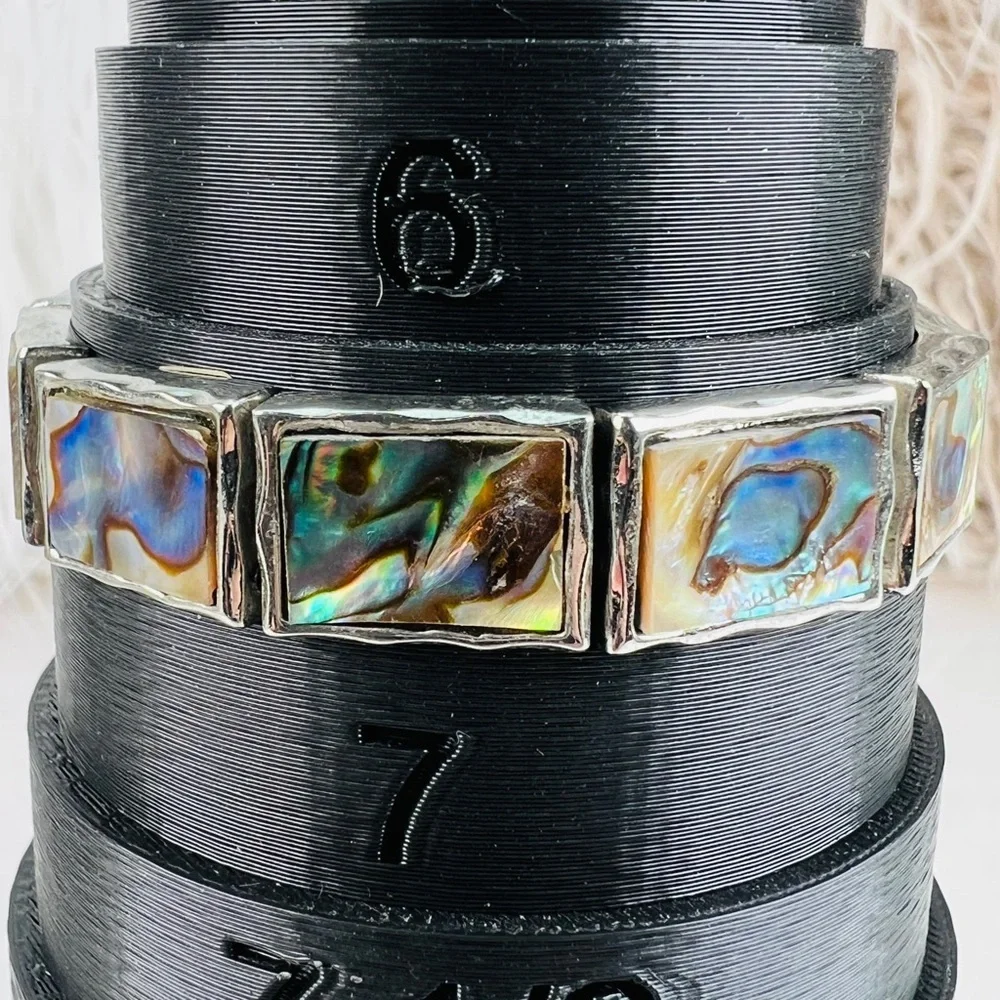 Beautiful vintage Silvertone abalone stretch bracelet - Picture 7 of 10